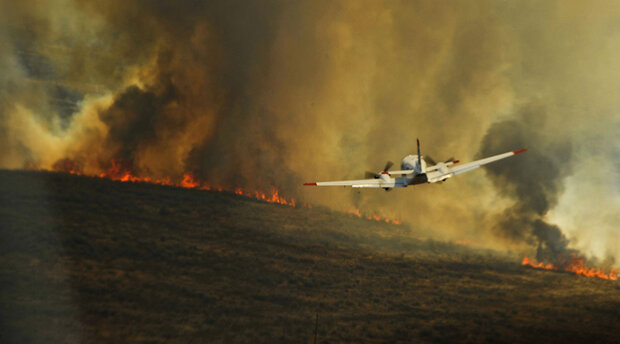 Aircraft fighting fire